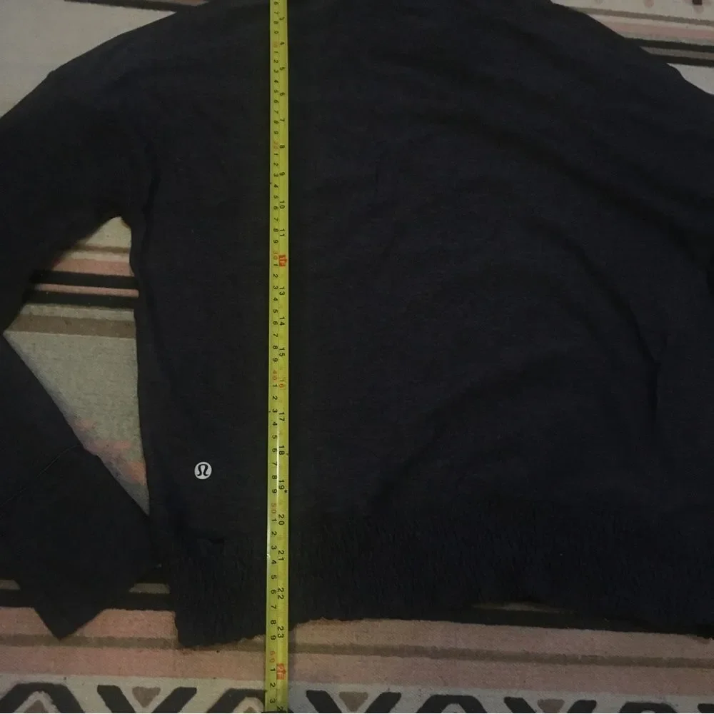 Lululemon size 8 women’s Grey hood long sleeve pullover thumb holes smocked